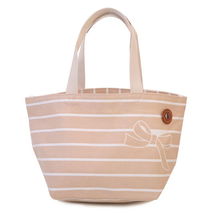 条纹包包 从“真美惠”手提包到便当包的百变魅力